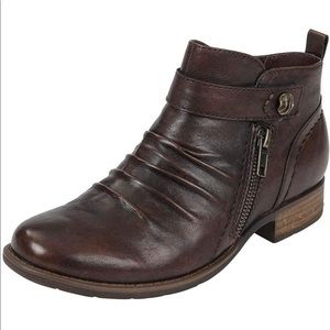 Earth Brook Ankle Boots in Garnet